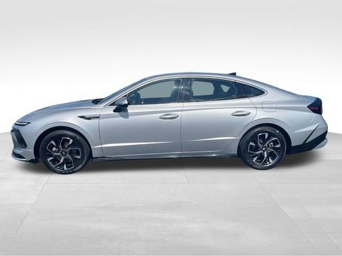 Used 2025 Hyundai Sonata SEL FWD image 2