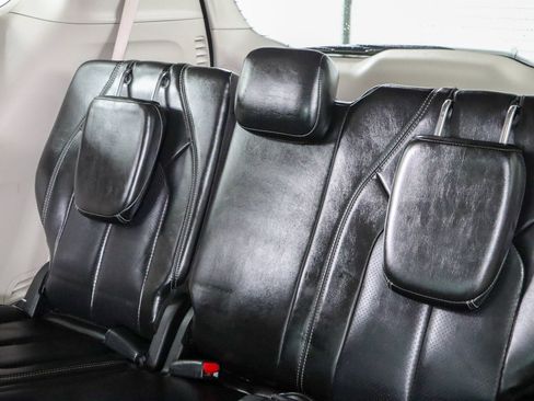 Used 2023 Chrysler Pacifica Touring-L FWD image 25