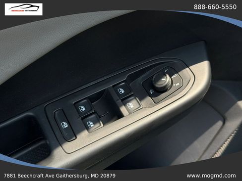 Used 2022 Volkswagen Taos SE FWD image 19