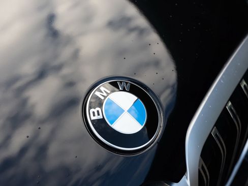 Used 2023 BMW X7 xDrive40i w/ Climate Comfort Package AWD/4WD image 3