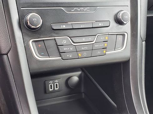 Used 2019 Ford Fusion SE w/ Equipment Group 151A FWD image 16
