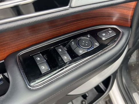 Used 2019 Lincoln Navigator Reserve image 18