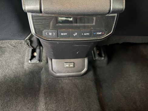 Used 2023 Toyota Highlander XSE image 32