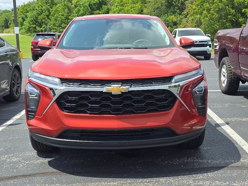 Used 2024 Chevrolet Trax LS w/ LS Convenience Package FWD image 6