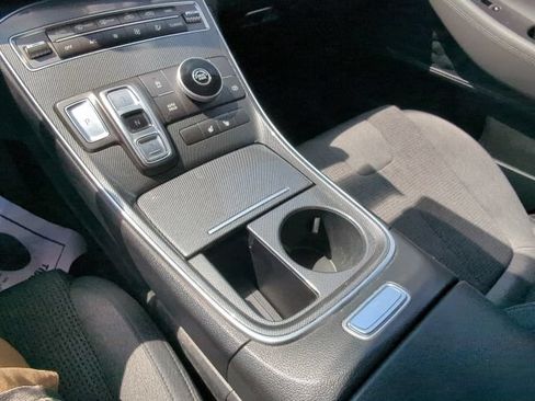 Used 2022 Hyundai Santa Fe SEL w/ Convenience Package FWD image 17