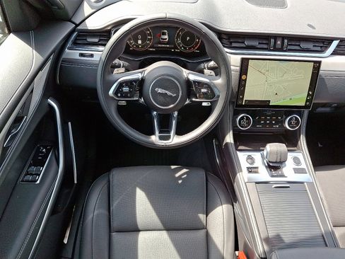 Certified 2025 Jaguar F-PACE R-Dynamic S image 4