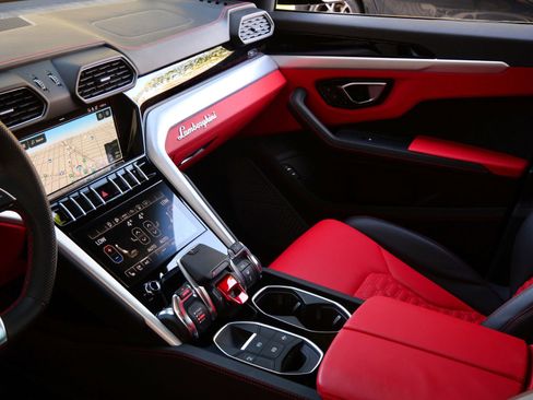 Used 2022 Lamborghini Urus image 14