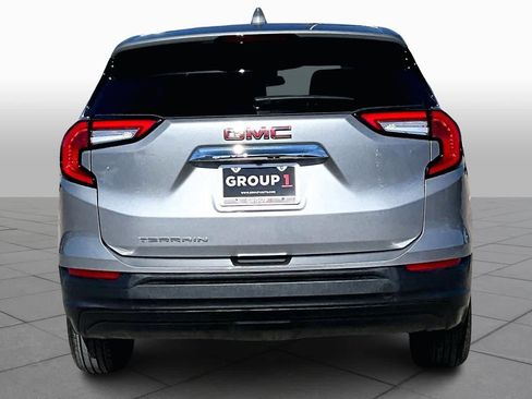 Used 2024 GMC Terrain SLE image 4
