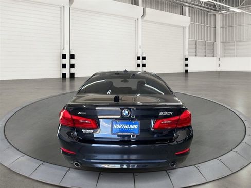 Used 2019 BMW 530i xDrive w/ Convenience Package AWD/4WD image 3