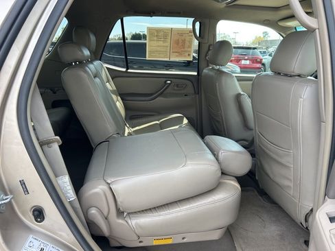 Used 2006 Toyota Sequoia SR5 image 17