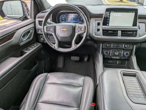 Used 2023 Chevrolet Suburban LT w/ Luxury Package image 28