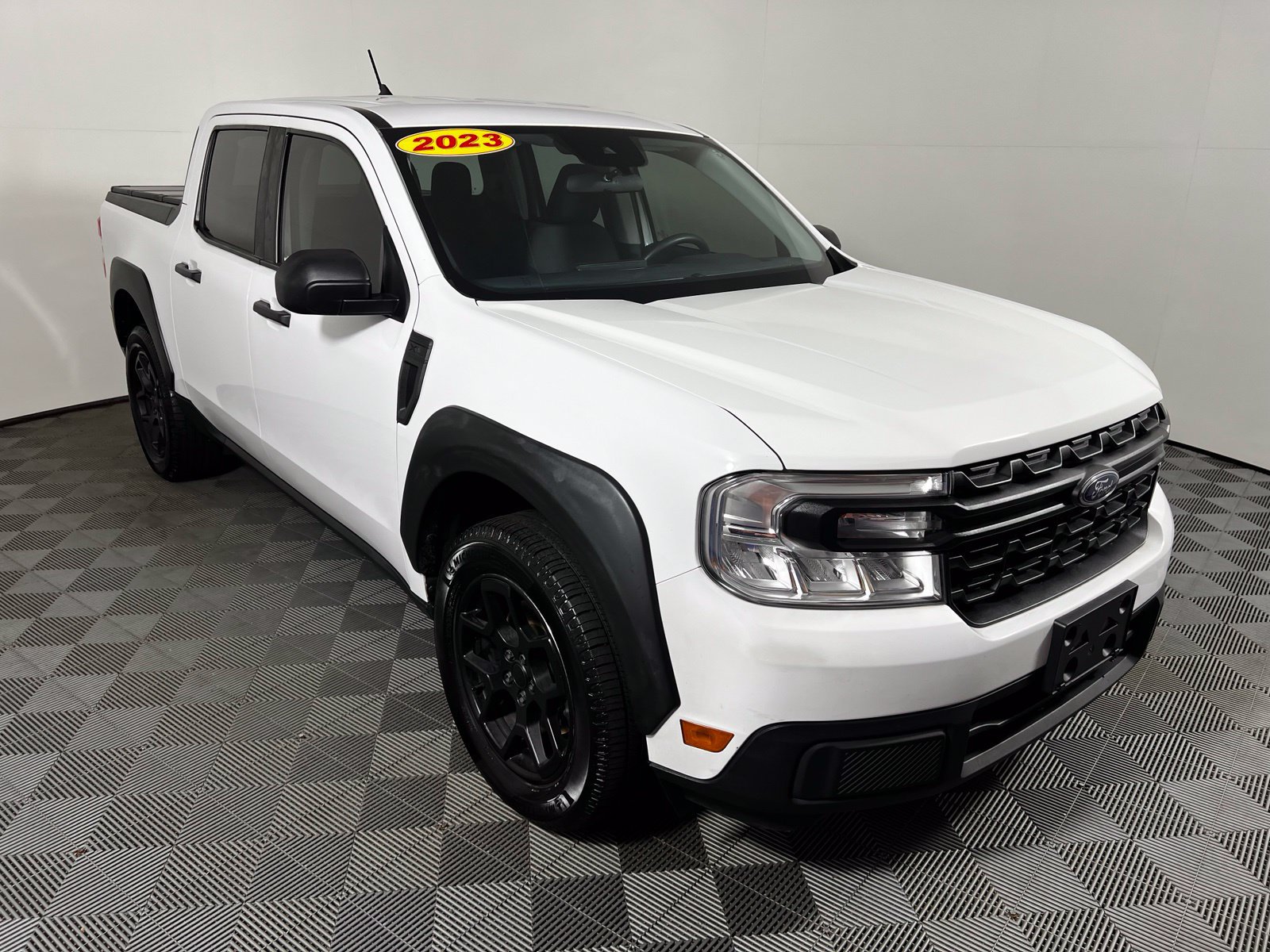 Used 2023 Ford Maverick XL FWD image 3