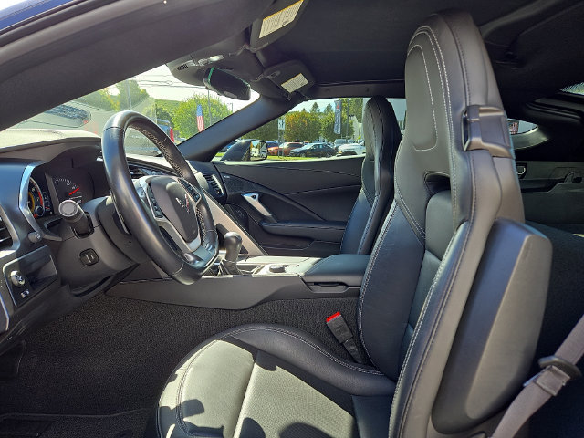 Used 2019 Chevrolet Corvette Stingray Coupe w/ 1LT RWD image 2