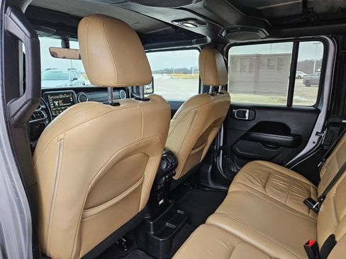 Used 2018 Jeep Wrangler Unlimited Sahara image 26