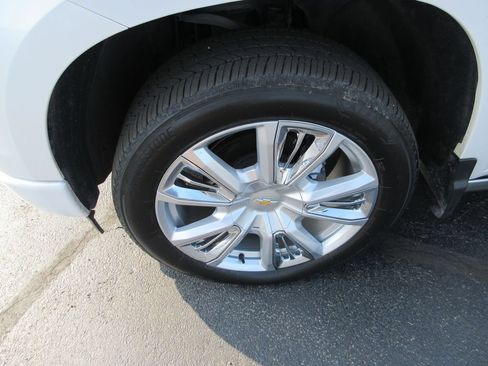 Used 2022 Chevrolet Silverado 1500 High Country w/ High Country Premium Package AWD/4WD image 15