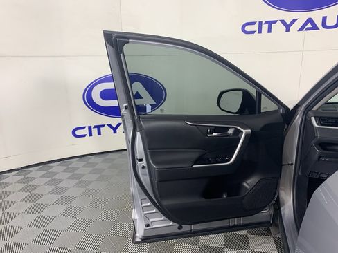 Used 2021 Toyota RAV4 XLE w/ Convenience Package image 13