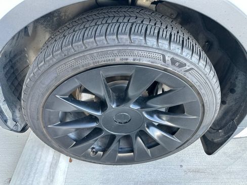 Used 2021 Tesla Model Y Long Range AWD/4WD image 11