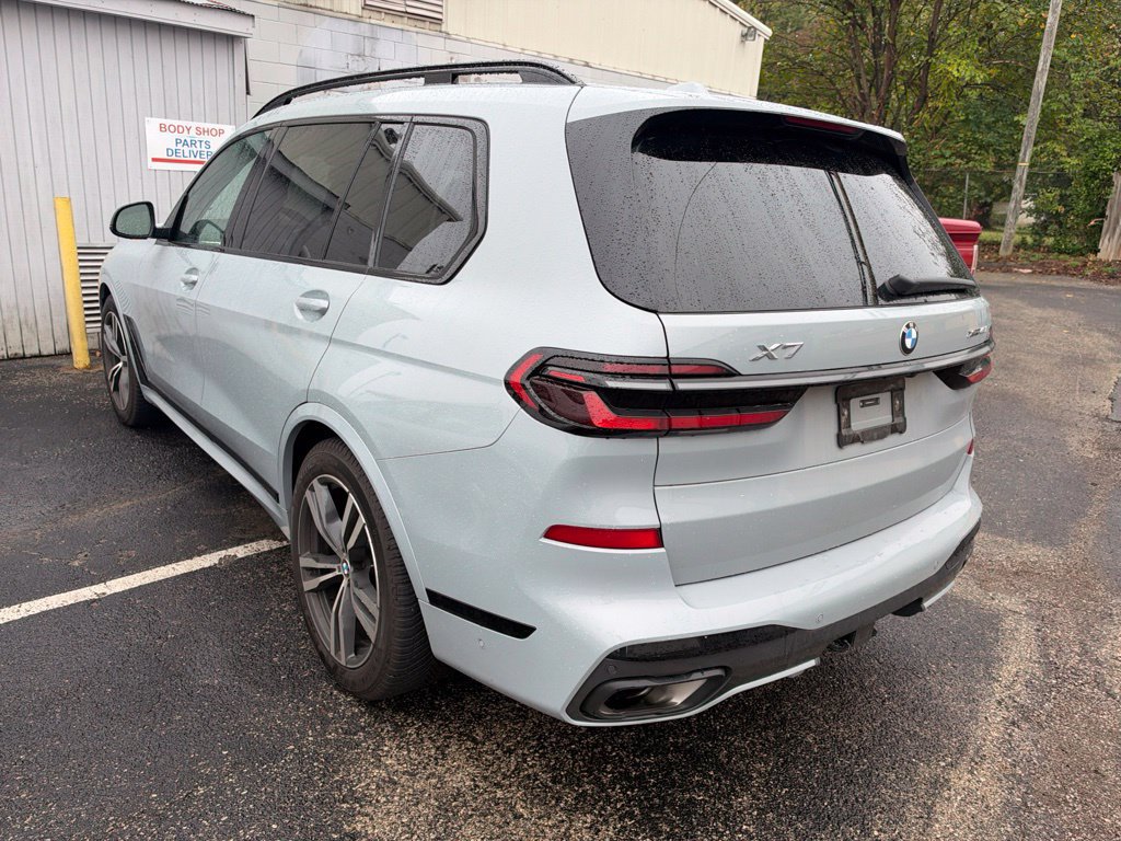 Used 2025 BMW X7 xDrive40i w/ M Sport Package AWD/4WD image 5