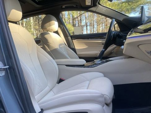 Used 2021 BMW 530i w/ Convenience Package image 19