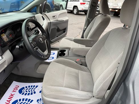 Used 2015 Toyota Sienna LE image 20