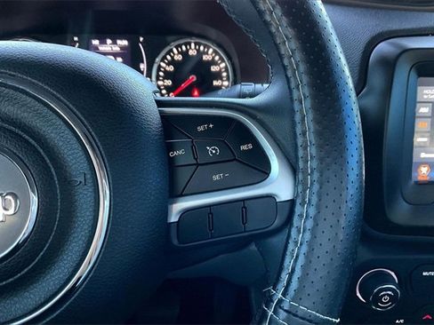 Used 2019 Jeep Renegade Latitude w/ Popular Equipment Group image 21