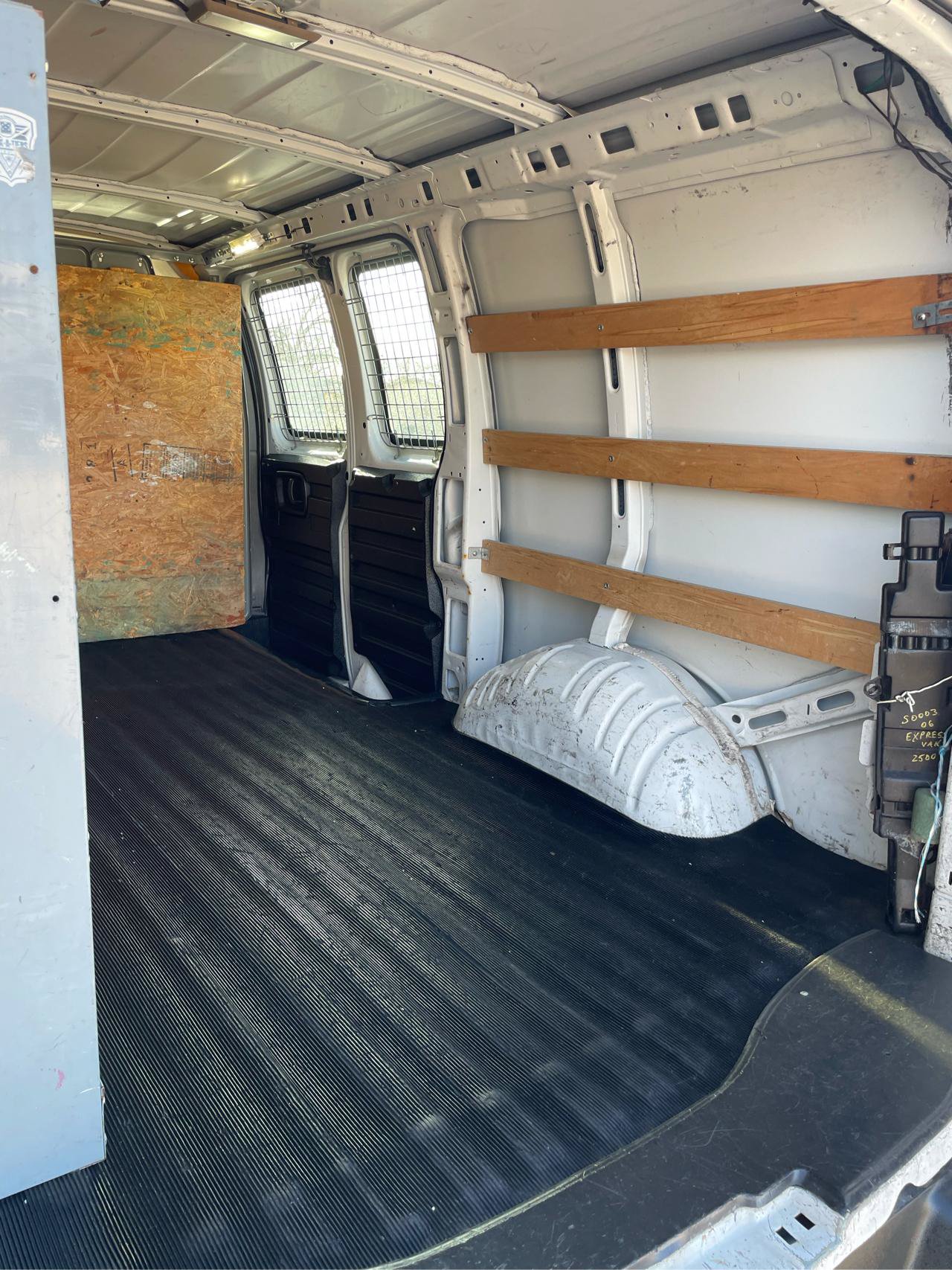 Used 2014 GMC Savana 2500 RWD image 28