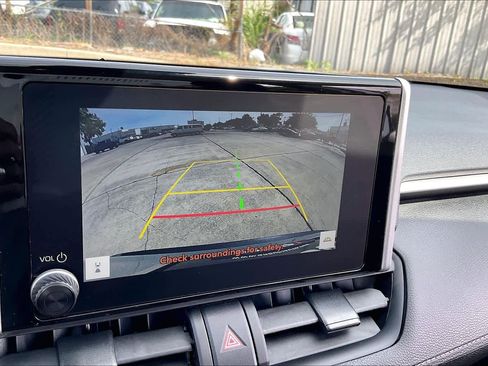 Used 2025 Toyota RAV4 XLE FWD image 27