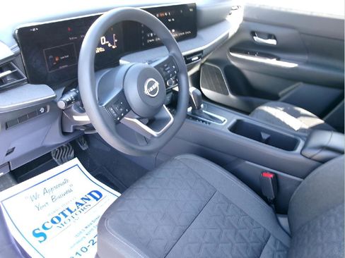Used 2025 Nissan Kicks SV image 12