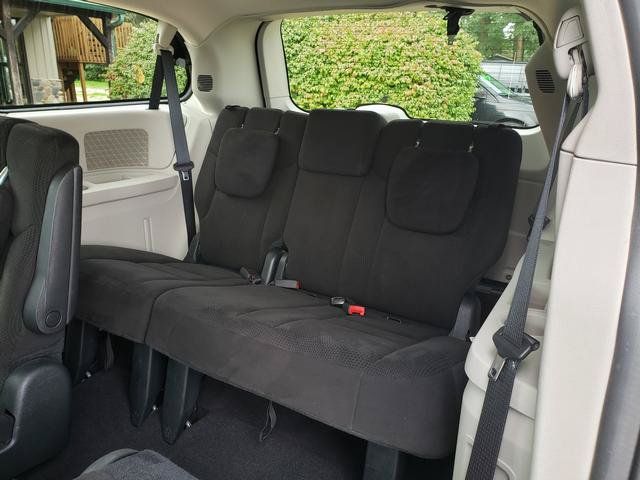 Used 2016 Dodge Grand Caravan SXT FWD image 13