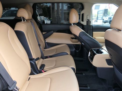 Used 2024 Kia Carnival EX FWD image 26