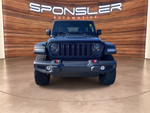 Used 2025 Jeep Wrangler Unlimited Rubicon w/ Convenience Group AWD/4WD image 10
