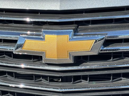 Used 2023 Chevrolet Traverse LT FWD image 9