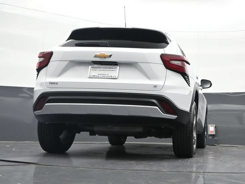 Certified 2025 Chevrolet Trax LT FWD image 32