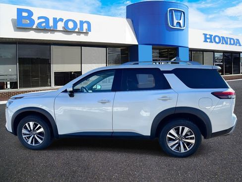 Used 2023 Nissan Pathfinder SL AWD/4WD image 3