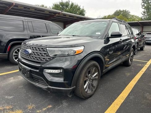 Used 2023 Ford Explorer XLT w/ XLT Sport Appearance Package AWD/4WD image 17