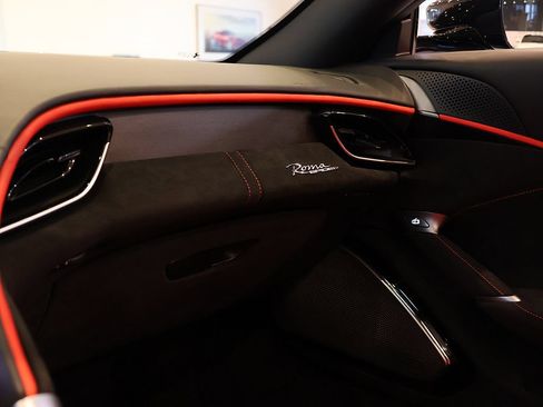 Certified 2025 Ferrari Roma Spider RWD image 38
