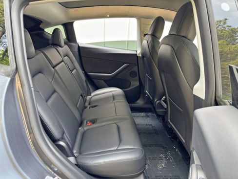 Used 2022 Tesla Model Y Performance image 40