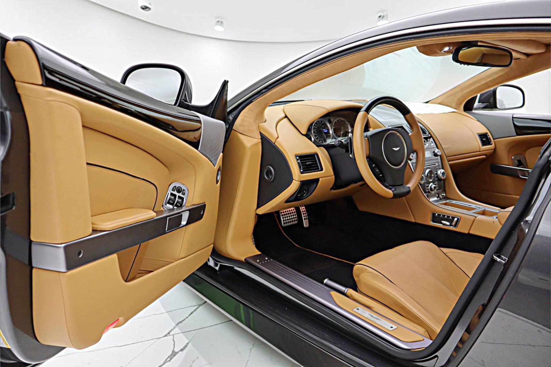 Used 2012 Aston Martin Virage Coupe RWD image 35