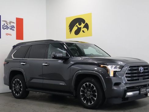 Used 2023 Toyota Sequoia Limited image 1