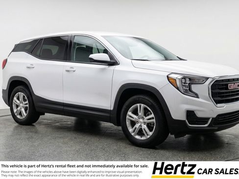 Used 2024 GMC Terrain SLE image 1