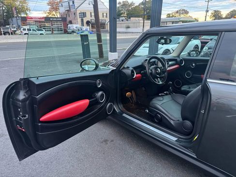 Used 2011 MINI Cooper S image 16