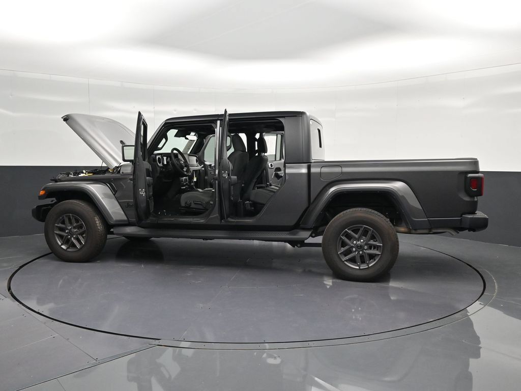 Used 2025 Jeep Gladiator Sport AWD/4WD image 38