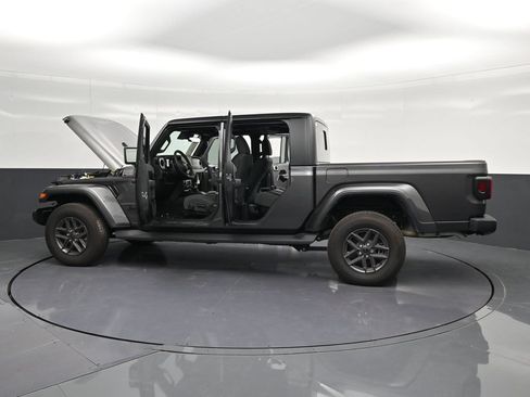 Used 2025 Jeep Gladiator Sport AWD/4WD image 38