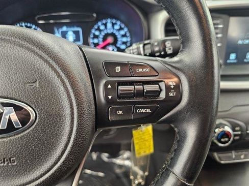 Used 2017 Kia Sorento LX w/ LX Convenience Package image 12