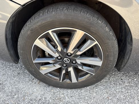 Used 2021 Nissan Versa SV image 35