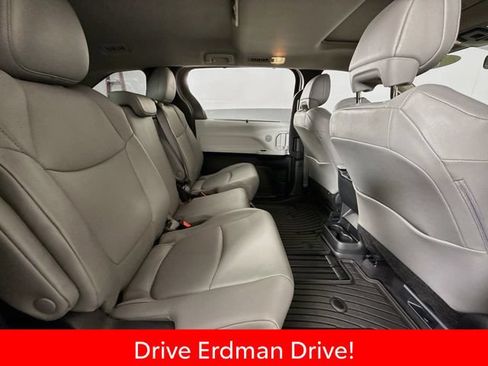 Certified 2025 Toyota Sienna XLE FWD image 28