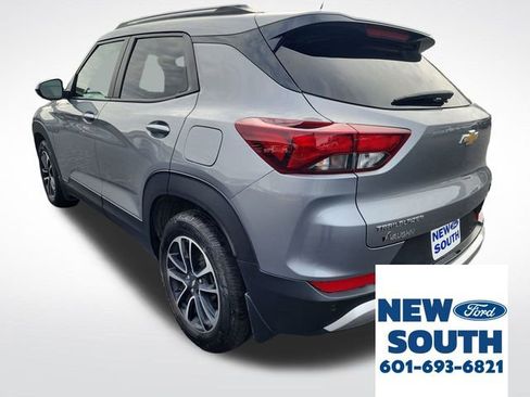Used 2024 Chevrolet TrailBlazer LT w/ Convenience Package image 3