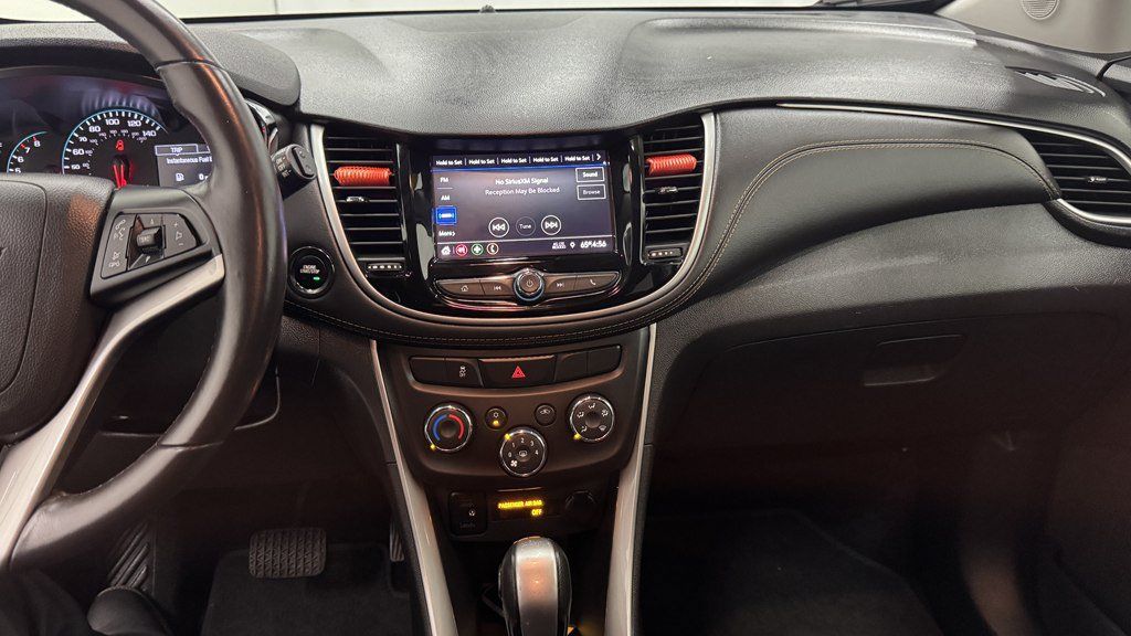 Used 2020 Chevrolet Trax LT w/ LT Convenience Package FWD image 18