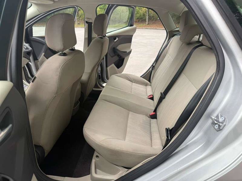 Used 2018 Ford Focus SE FWD image 10