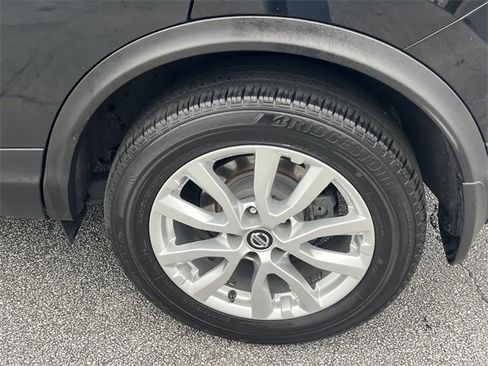 Used 2020 Nissan Rogue Sport SV image 32